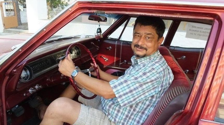 Emekli Müdürün Eski Araba Tutkusu