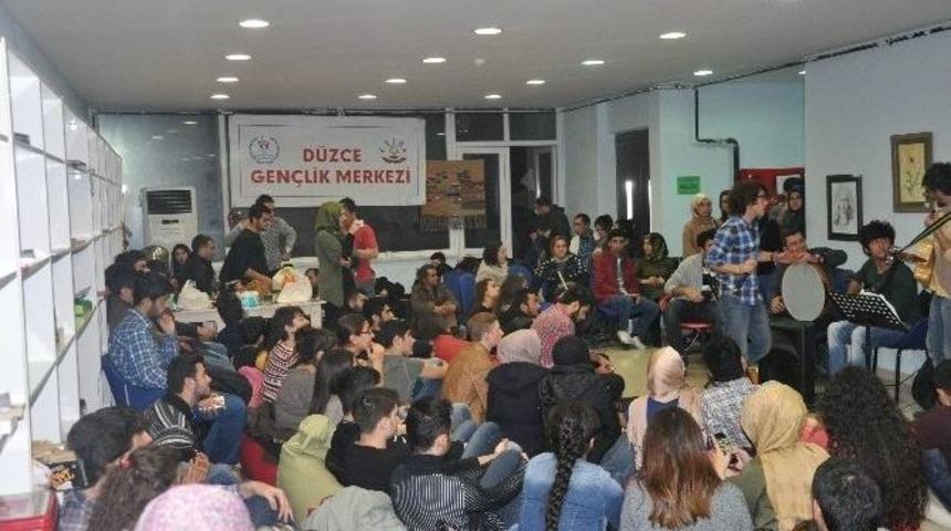 Gen&ccedil;lik Merkezinde &Ccedil;iğ K&ouml;fte Ziyafeti
