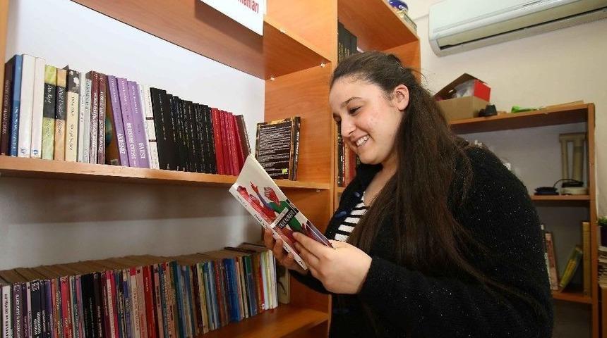 Evdeki Kitaplar K&uuml;t&uuml;phanelere