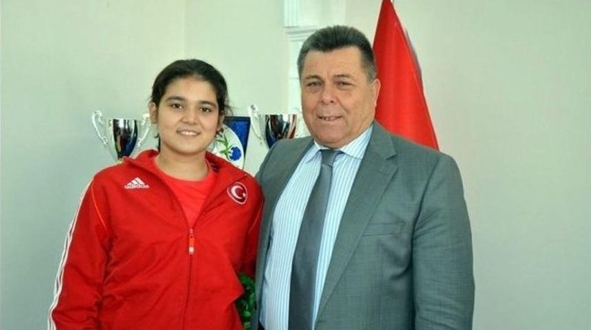 &Ccedil;ifte Madalyalı Ayşeg&uuml;l, Aydın&rsquo;ın Gururu Oldu