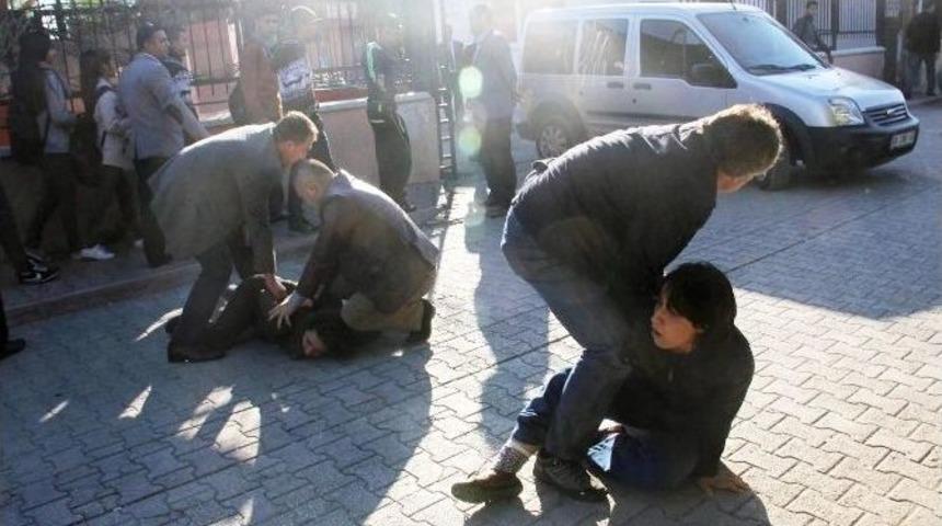 Okul &Ouml;n&uuml;nde Berkin Elvan İ&ccedil;in Boykot &Ccedil;ağrısı: 6 G&ouml;zaltı