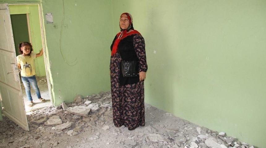 Evlerinin Tavanı Başlarına D&ouml;k&uuml;ld&uuml;