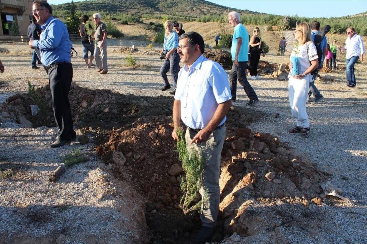 Sanat&ccedil;ıların K&ouml;y&uuml;nde &ldquo;y&ouml;resel Yabani Bitkiler Parkı&rdquo; Kuruluyor