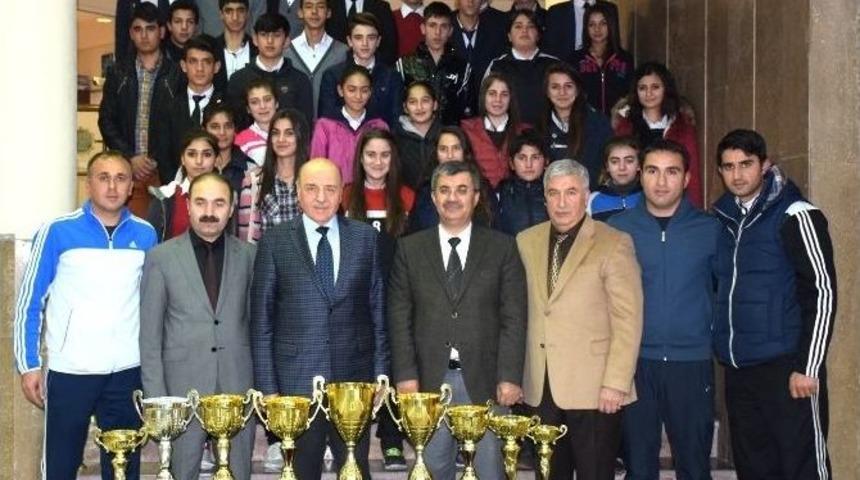 Başarılı &Ouml;ğrencilerden Osb Y&ouml;netimine Ziyaret