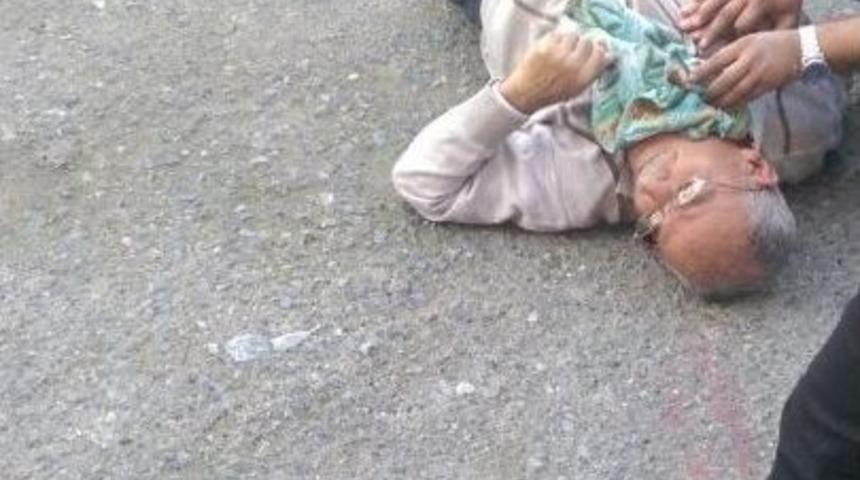 Oto Galericide &rsquo;&ccedil;&ouml;p Kovası&rsquo; Kavgası: 2 Yaralı