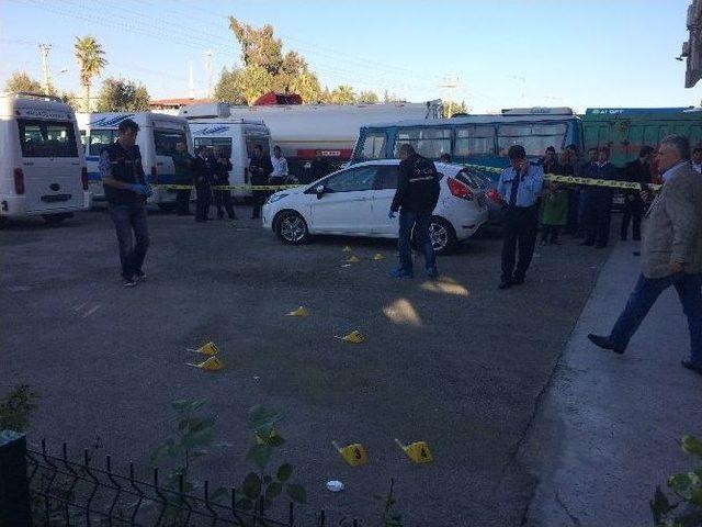 Oto Galericide &rsquo;&ccedil;&ouml;p Kovası&rsquo; Kavgası: 2 Yaralı 2