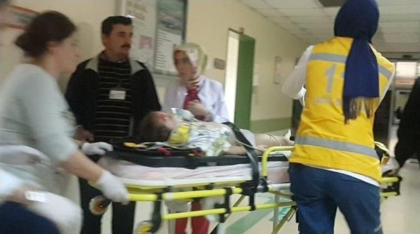 4 Yaşındaki &Ccedil;ocuğa Otomobil &Ccedil;arptı