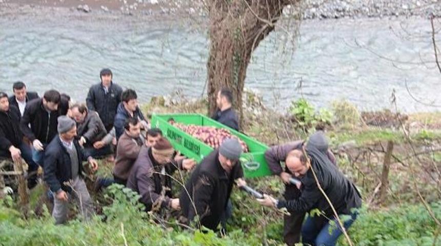 Kayıp Kadının Cesedi Derede Bulundu