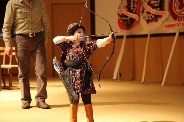 C&uuml;&rsquo;de &lsquo;onlar Sadece Ok Atmadılar&rsquo; Adlı Konferans D&uuml;zenlendi 2