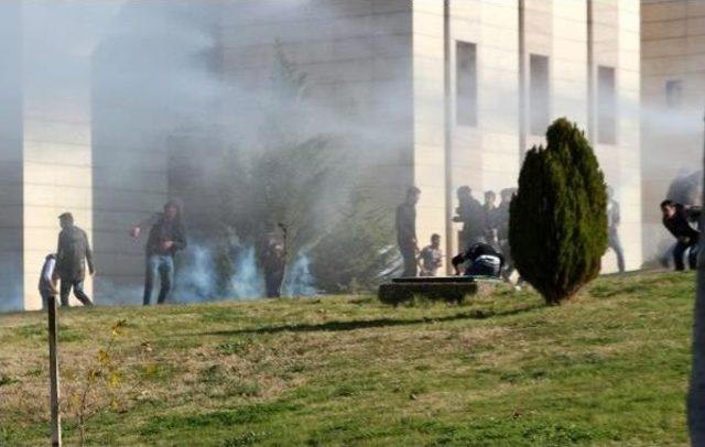 Polis Sütçü İmam Üniversitesi'ndeki Öğrenci Kavgasını Güçlükle Bastırdı