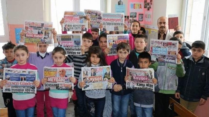 Minik &Ouml;ğrencilere Medya Okuryazarlığı Eğitimi
