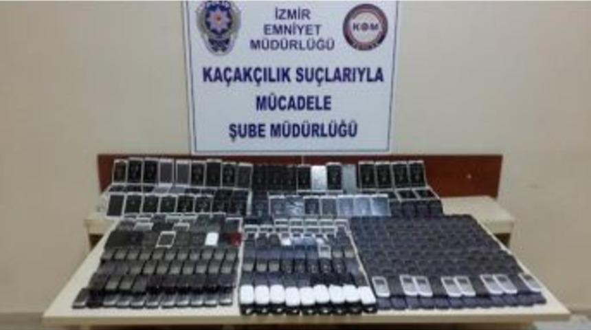 G&uuml;mr&uuml;k Ka&ccedil;ağı Cep Telefonu Satan &Uuml;&ccedil; Kişi Yakalandı