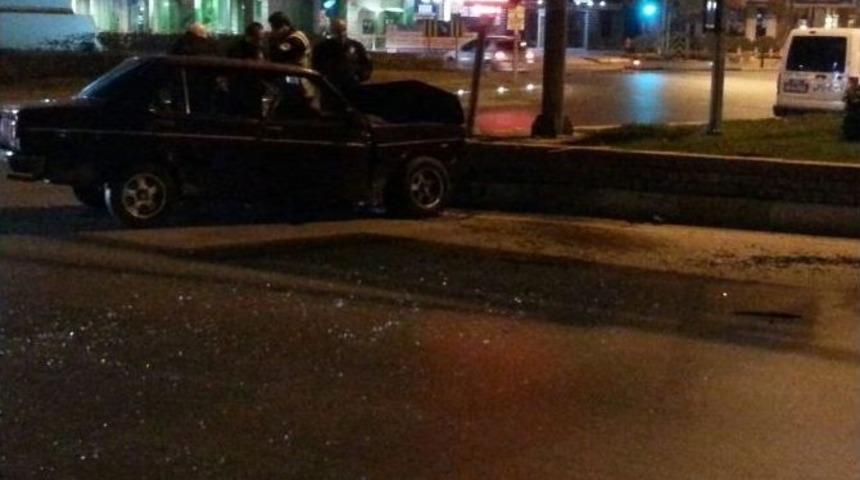 Direksiyon Hakimiyetini Kaybeden S&uuml;r&uuml;c&uuml; Orta Ref&uuml;je &Ccedil;arptı