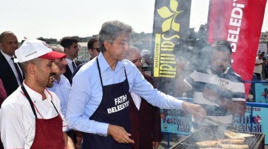 Galata K&ouml;pr&uuml;s&uuml; &Uuml;st&uuml;nden "balık Tutma Yarışması"