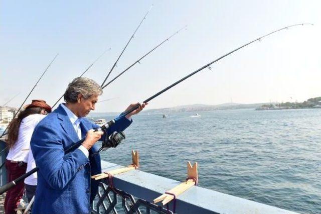 Galata K&ouml;pr&uuml;s&uuml; &Uuml;st&uuml;nden "balık Tutma Yarışması" 1