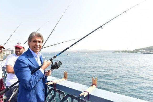 Galata K&ouml;pr&uuml;s&uuml; &Uuml;st&uuml;nden "balık Tutma Yarışması" 2