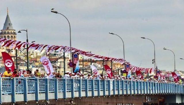 Galata K&ouml;pr&uuml;s&uuml; &Uuml;st&uuml;nden "balık Tutma Yarışması" 3