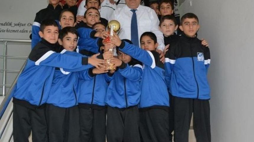 Yunusemre Belediyespor G&uuml;reş Takımı Şampiyon Oldu