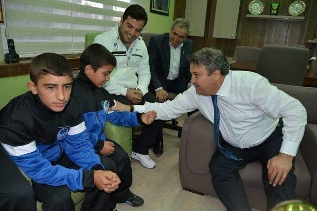 Yunusemre Belediyespor Güreş Takımı Şampiyon Oldu