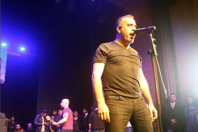 Haluk Levent Konserinde Bin 700 Kitap Toplandı 3