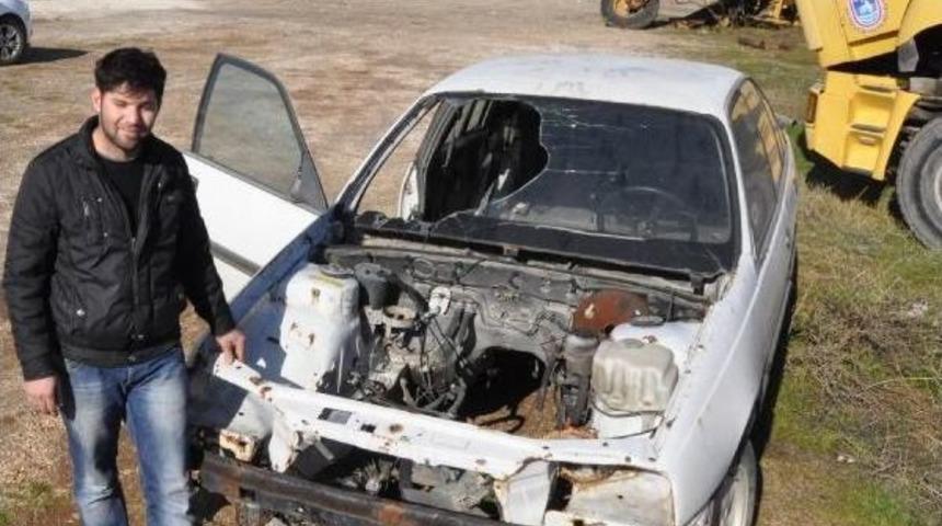 Park Halindeki Otomobili Talan Ettiler