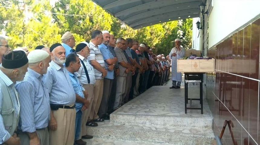 İstanbul&rsquo;da Eşi Tarafından &Ouml;ld&uuml;r&uuml;len Kadın İle Kardeşi Toprağa Verildi