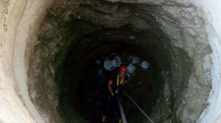 Su Kuyusuna D&uuml;şen Kediyi İtfaiye Kurtardı