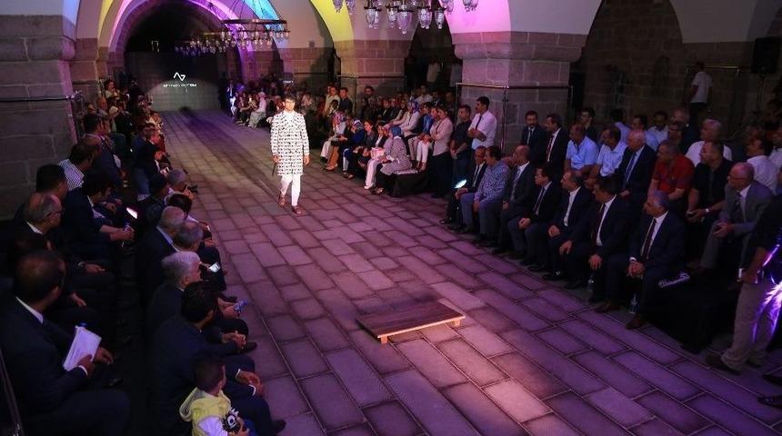 &lsquo;tarihin Işığında Moda 2. Arslantepe Defilesi&rsquo; Ger&ccedil;ekleştirildi