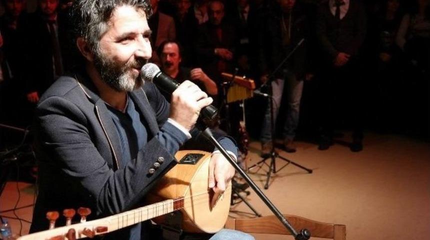 Sivas&rsquo;ta Ali Kınık Konserine Yoğun İlgi