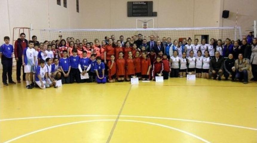 Okullar Voleybol Yıldızlar İl Birinciliği Sona Erdi