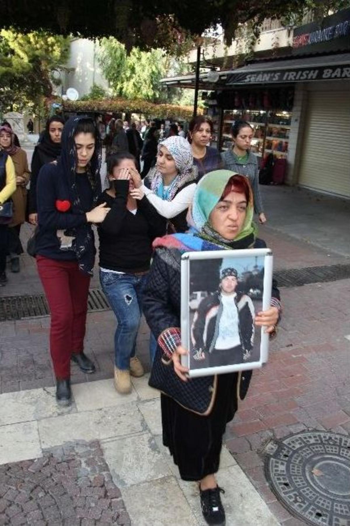 Serkan G&ouml;zyaşları Arasında Toprağa Verildi