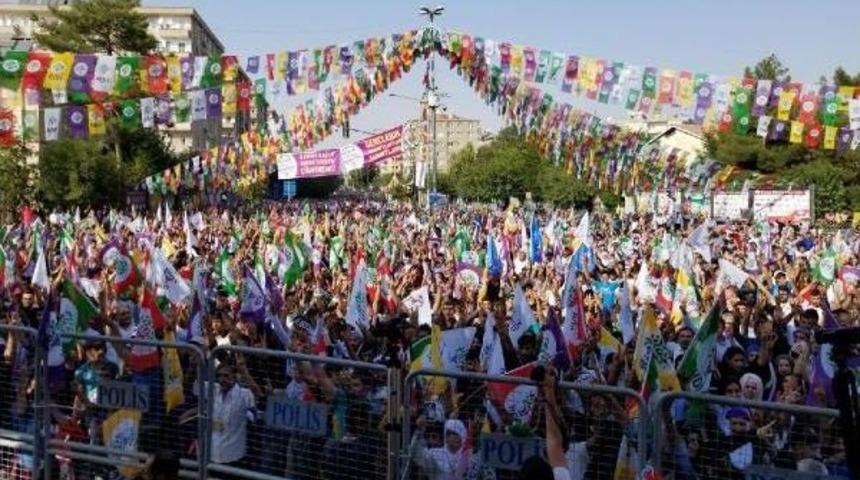 Hdp'den Diyarbakır'da 'adalet, Vicdan Ve Demokrasi' Mitingi