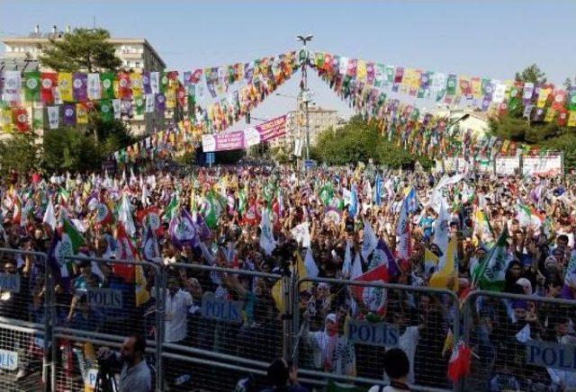 Hdp'den Diyarbakır'da 'adalet, Vicdan Ve Demokrasi' Mitingi