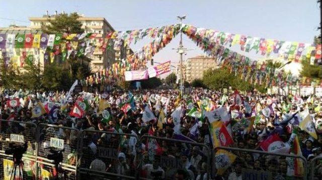 Hdp'den Diyarbakır'da 'adalet, Vicdan Ve Demokrasi' Mitingi