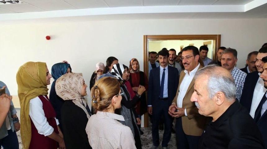 G&uuml;mr&uuml;k Ve Ticaret Bakanı B&uuml;lent T&uuml;fenkci: