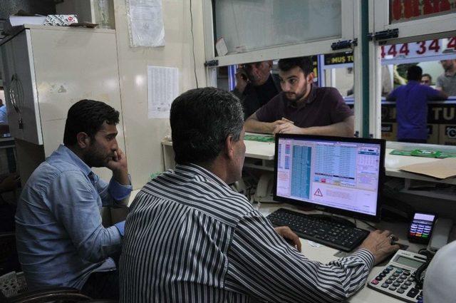 Muş Otogarında Yoğunluk 1