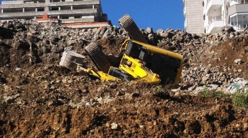 İş Makinası Şarampole Yuvarlandı