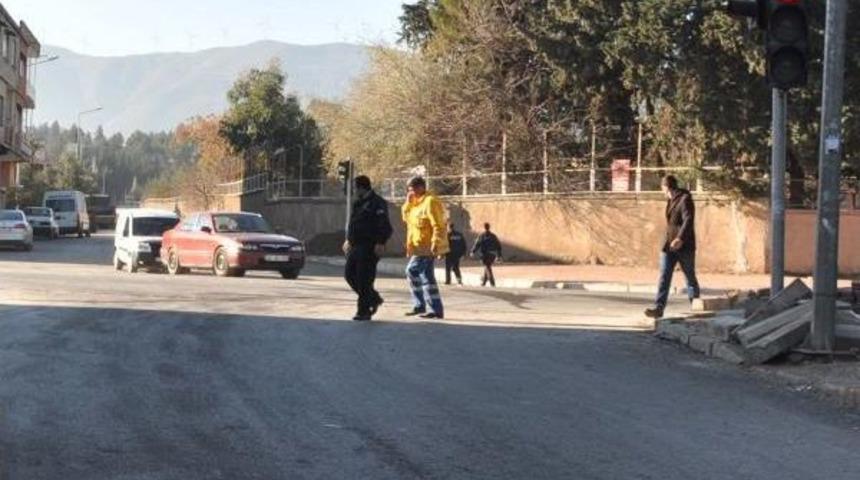 Ambulansla &Ccedil;arpışan Minib&uuml;s&uuml;n S&uuml;r&uuml;c&uuml;s&uuml; Yaralandı