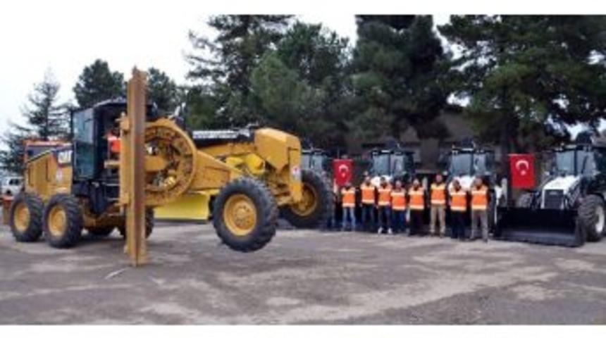 Yeni Alınan İş Makinesi İle İşte B&ouml;yle Poz Verdi