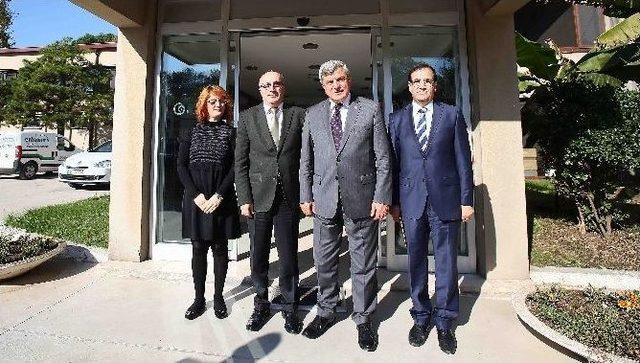 Kocaeli B&uuml;y&uuml;kşehir Belediye Başkanı Karaosmanoğlu Fabrika Gezilerini S&uuml;rd&uuml;r&uuml;yor 1