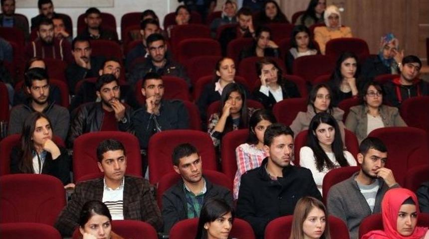 Dicle &Uuml;niversitesi&rsquo;nde Geleneksel &Ouml;d&uuml;l T&ouml;reni