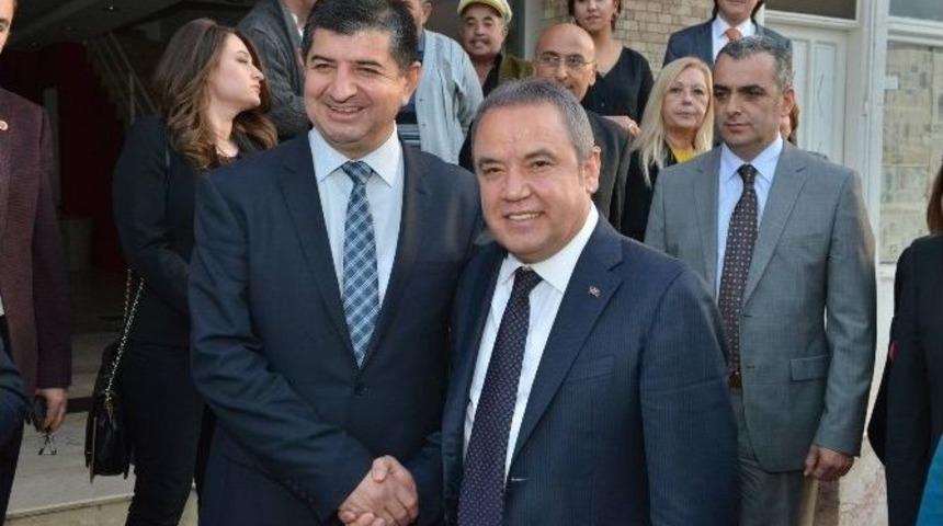 Başkan B&ouml;cek&rsquo;ten Cavit Arı&rsquo;ya Tebrik Ziyareti