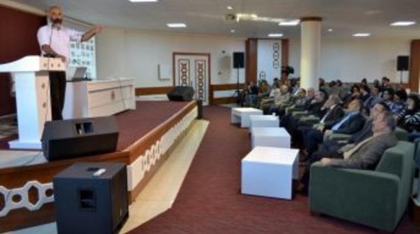 İletişim Fak&uuml;ltesi&rsquo;nde &lsquo;foto Muhabirliği&rsquo; Konulu S&ouml;yleşi Ger&ccedil;ekleştirildi