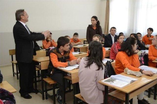 Başkan Canural Yıllar &Ouml;nce Mezun Olduğu Okulunu Ziyaret Etti 1