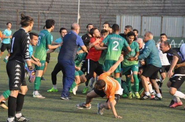 Amatör Lig Hazırlık Maçında Oyuncular Tekme Tokat Birbirine Girdi