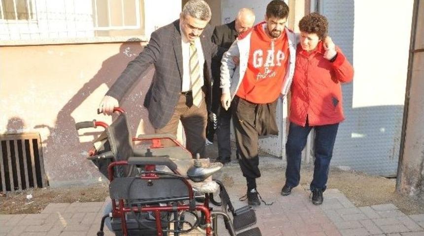 Nazilli Belediyesi&rsquo;nden Engelliye Tekerlekli Sandalye