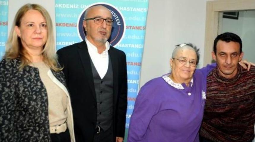 27 Yıldır S&uuml;ren Titremeden 'beyin Pili' İle Kurtuldu