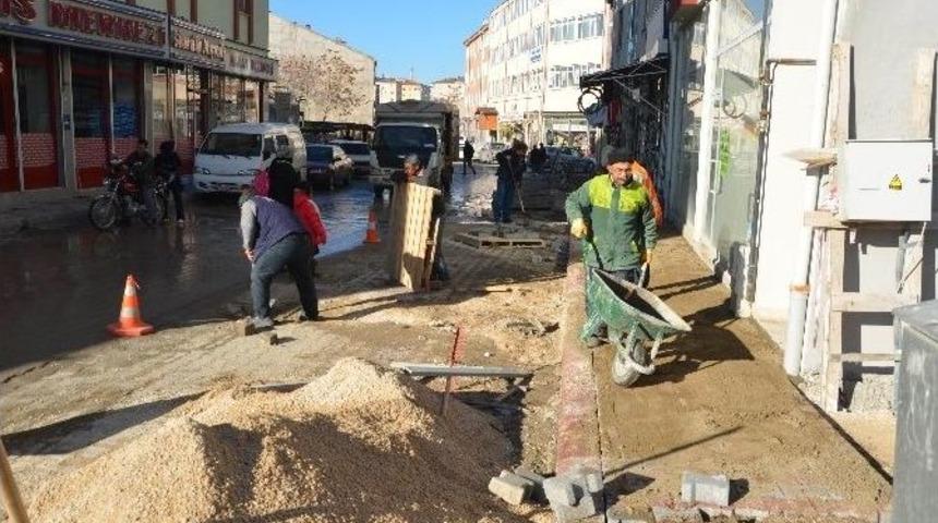 Ereğli&rsquo;de Kaldırım &Ccedil;alışmaları S&uuml;r&uuml;yor