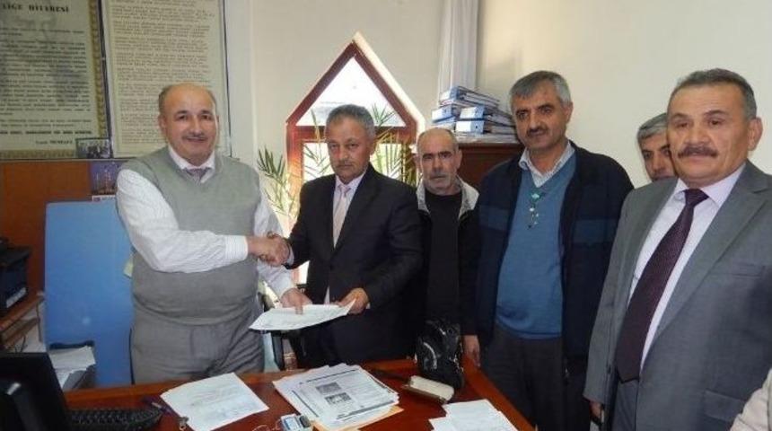 Mhp İl&ccedil;e Başkanı Yıldız, Mazbatasını Aldı