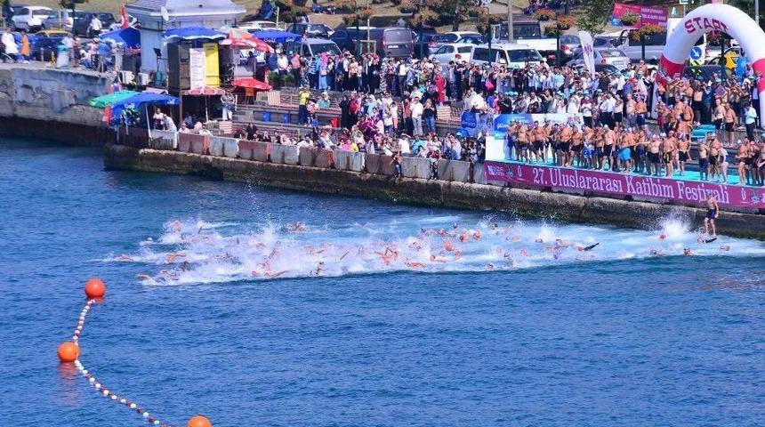 &Uuml;sk&uuml;dar Kız Kulesi Y&uuml;zme Yarışları Nefesleri Kesti